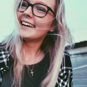 Meet your Posher, Hayley